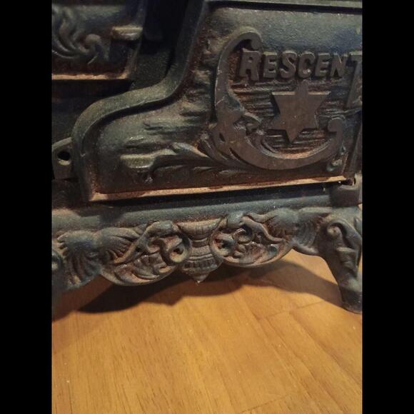 Vintage Crescent Cast Iron Miniature Stove w/ Accessories - Picture 13 of 13